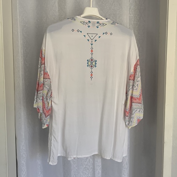 KENDALL & KYLIE KIMONO With Southwest Embroidered Design. Sz:M - Picture 2 of 9